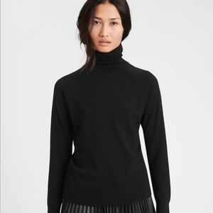 Banana Republic merino wool turtleneck